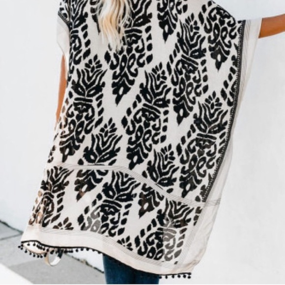 NWT Black & White Boho Pom-Pom Trim Kimono - Picture 3 of 6